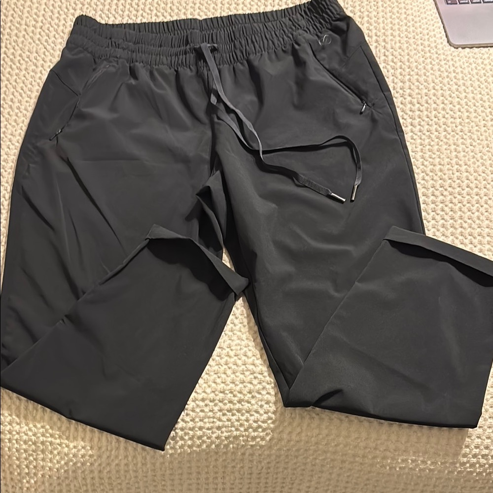 CALIA by Carrie Underwood Black Capris with Elastic Waistband and Smooth Texture